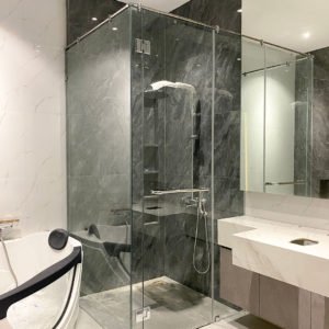 partisi kaca kamar mandi