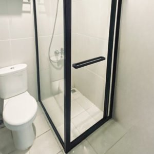 partisi kaca kamar mandi