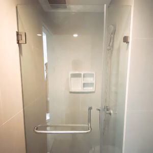 partisi kaca kamar mandi