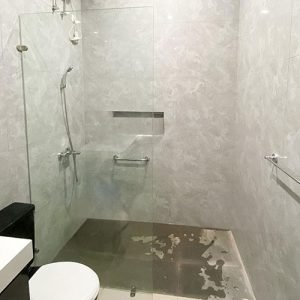partisi kaca kamar mandi