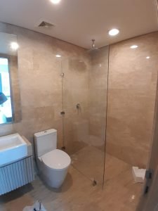 partisi kaca kamar mandi