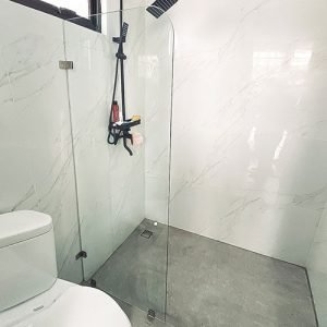 partisi kaca kamar mandi