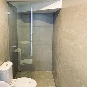 partisi kaca kamar mandi