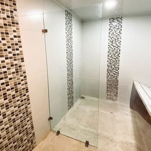 partisi kaca kamar mandi