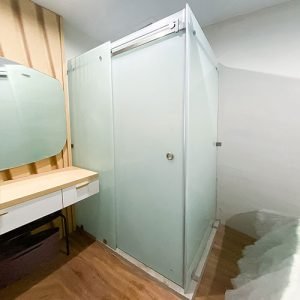 partisi kaca kamar mandi