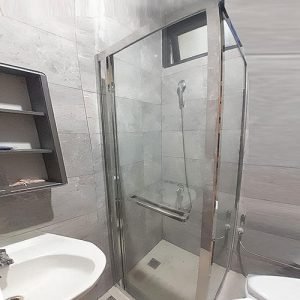 partisi kaca kamar mandi