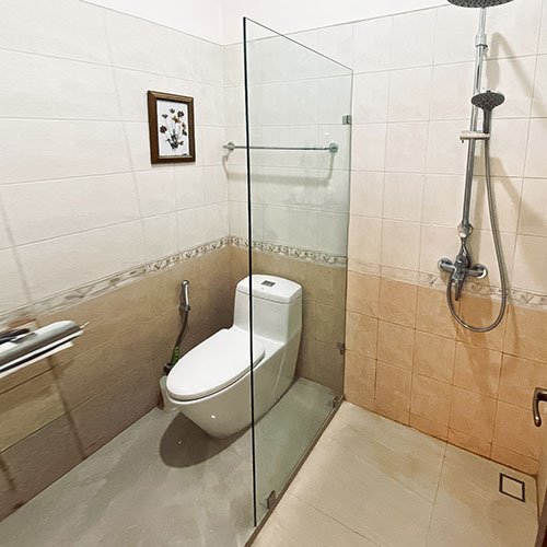 Pembatas Kamar Mandi