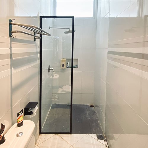 Kaca Tempered Kamar Mandi
