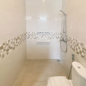 Partisi Kaca Tempered Kamar Mandi