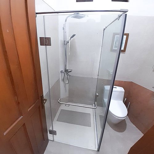 Partisi Kamar Mandi Kaca