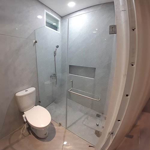 Partisi Kaca Tempered Kamar Mandi