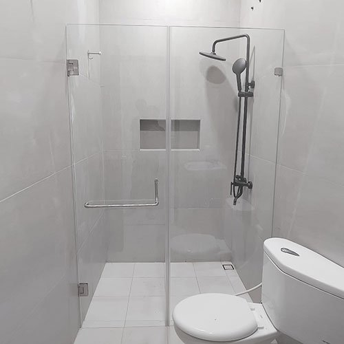 Kaca Pembatas Shower