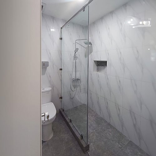 Pembatas Kamar Mandi