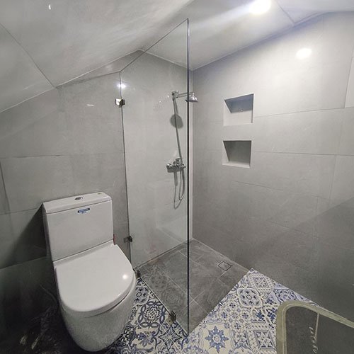 Pembatas Kamar Mandi