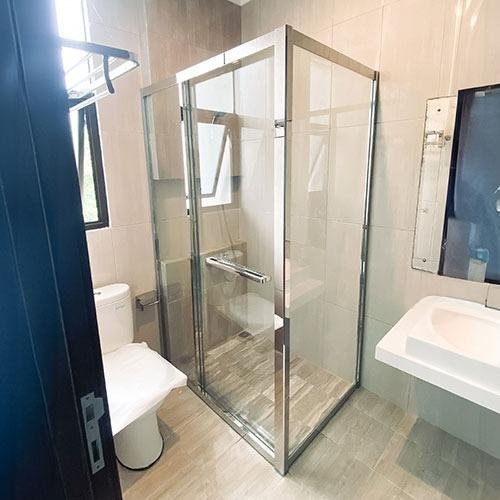 Kaca Sekat Kamar Mandi