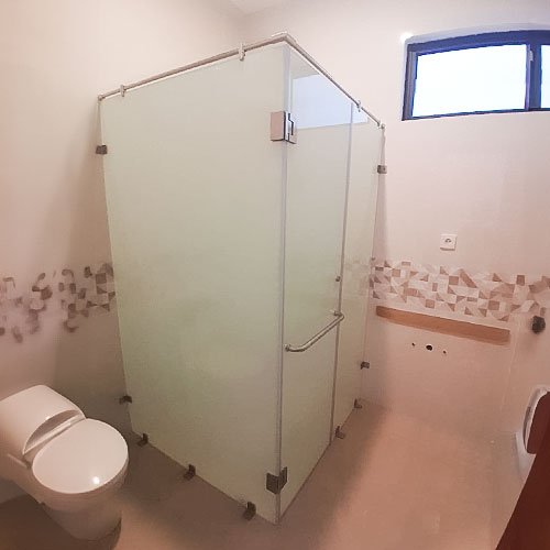 Kaca Shower Tempered