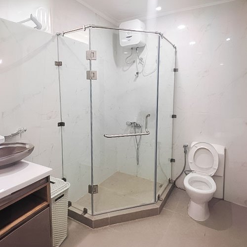 Partisi Kamar Mandi Kaca