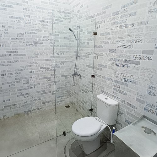 Kaca Pembatas Kamar Mandi