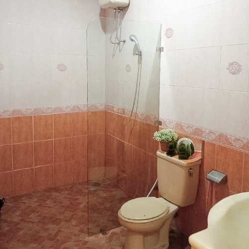 Pembatas Kamar Mandi