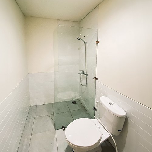 Pembatas Kamar Mandi
