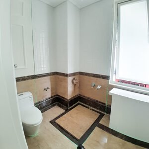 partisi kaca kamar mandi