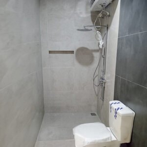 partisi kaca kamar mandi