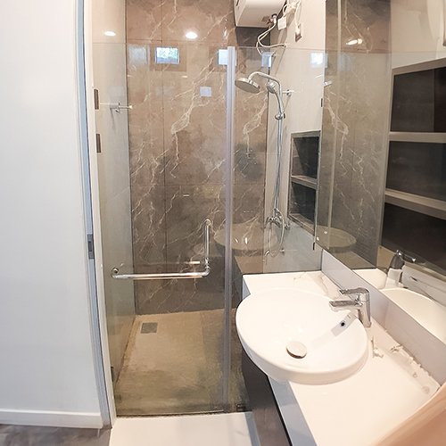 Swing Door Kamar Mandi