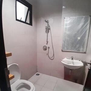 partisi kaca kamar mandi