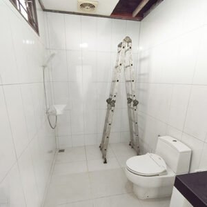 partisi kaca kamar mandi
