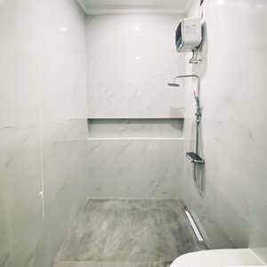 partisi kaca kamar mandi