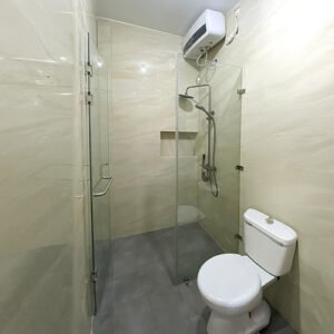 partisi kaca kamar mandi