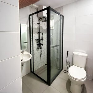 partisi kaca kamar mandi