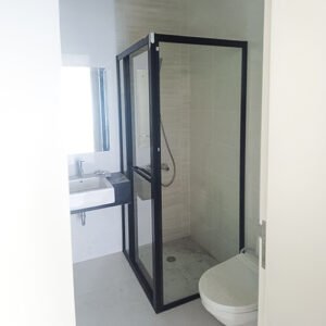 partisi kaca kamar mandi