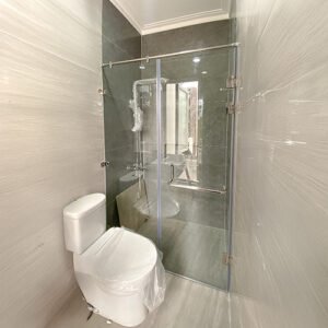 partisi kaca kamar mandi