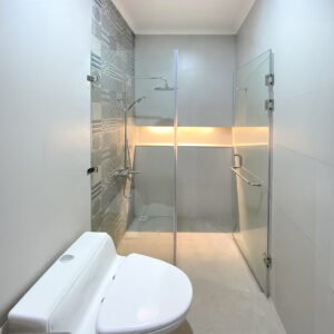 partisi kaca kamar mandi