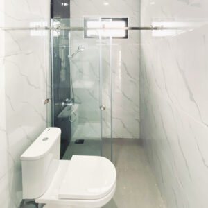 partisi kaca kamar mandi