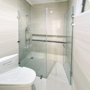 partisi kaca kamar mandi