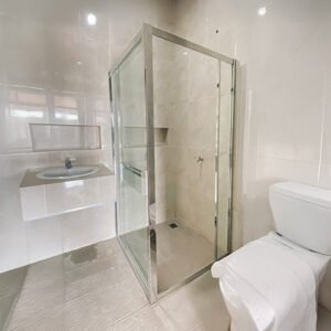 partisi kaca kamar mandi