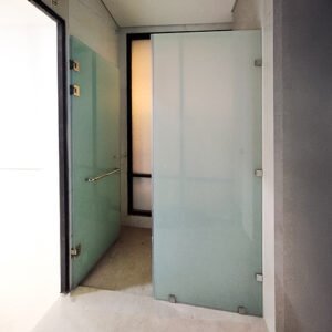 partisi kaca kamar mandi