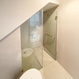 partisi kaca kamar mandi
