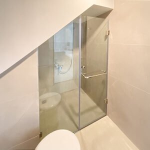 SWING DOOR KAMAR MANDI, partisi kaca kamar mandi