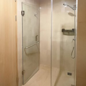 pintu kaca kamar mandi minimalis