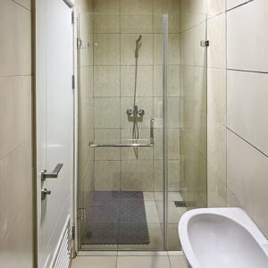 pintu kaca kamar mandi minimalis