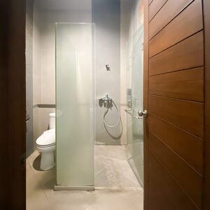 PINTU KACA KAMAR MANDI MINIMALIS