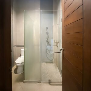PINTU KACA KAMAR MANDI MINIMALIS