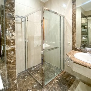 Shower Glass Kamar Mandi