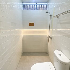 PARTISI KACA KAMAR MANDI