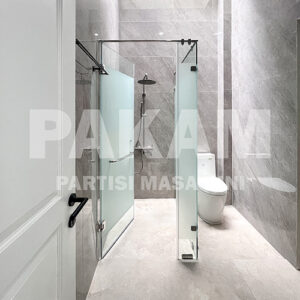 SWING DOOR KAMAR MANDI