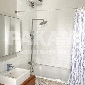 SEKAT KACA KAMAR MANDI