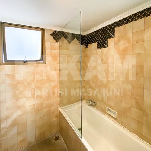 SEKAT KACA KAMAR MANDI